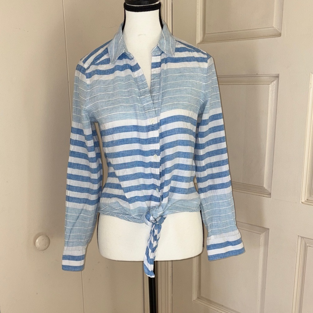 Vineyard Vines tie front button up blouse Blue & White Striped